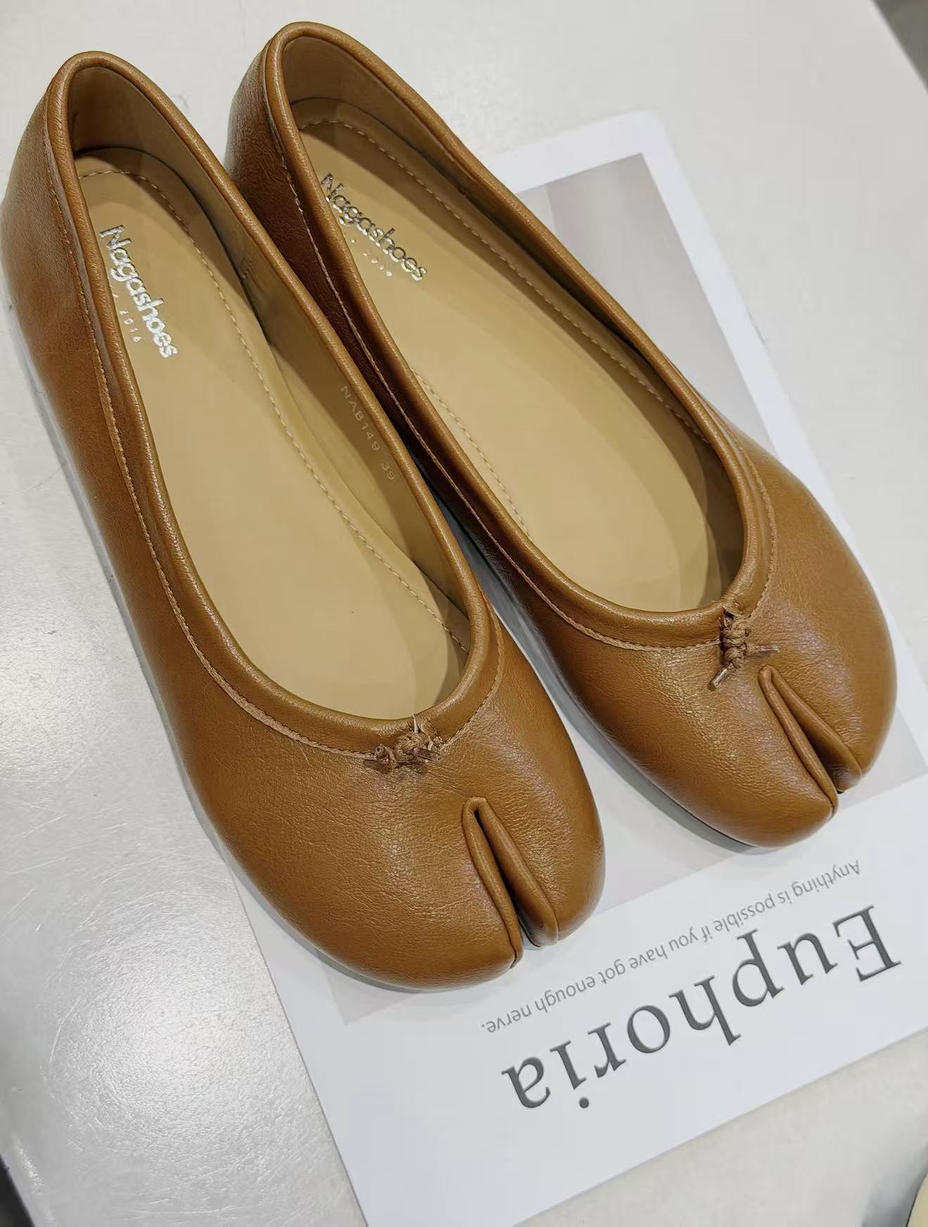 Tabi-style Plain Doll Shoes