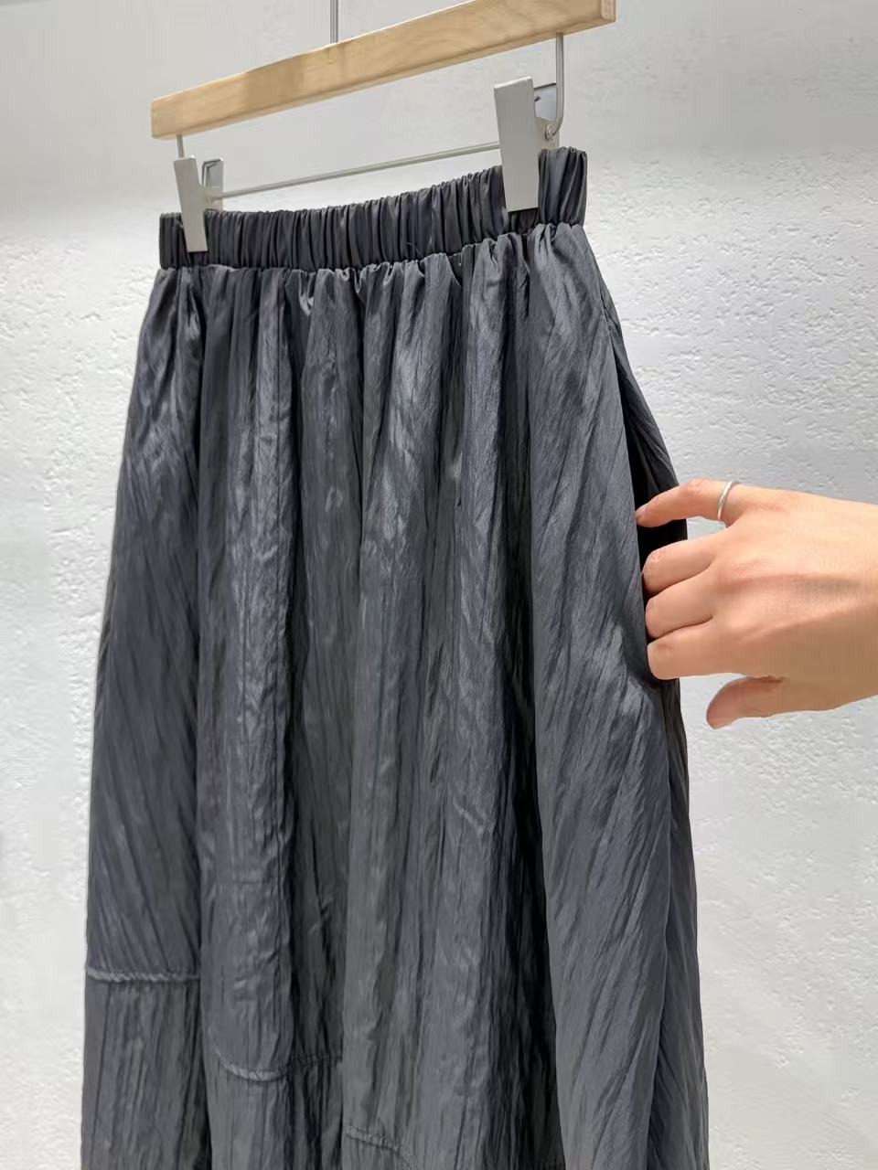 韓國直送 Glossy Crinkle Maxi Skirt