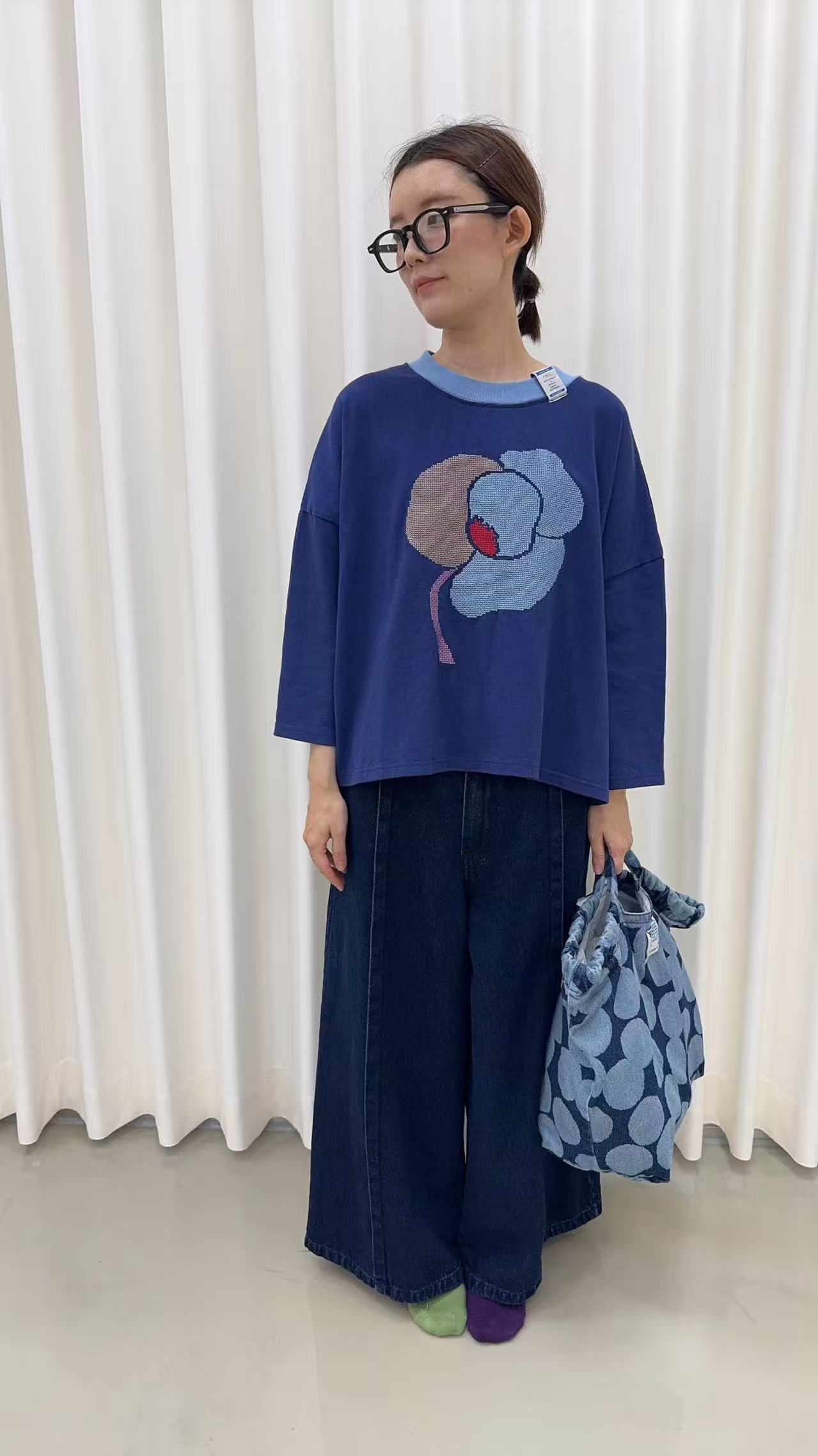 韓國直送Retro Floral Drop-Shoulder Tee