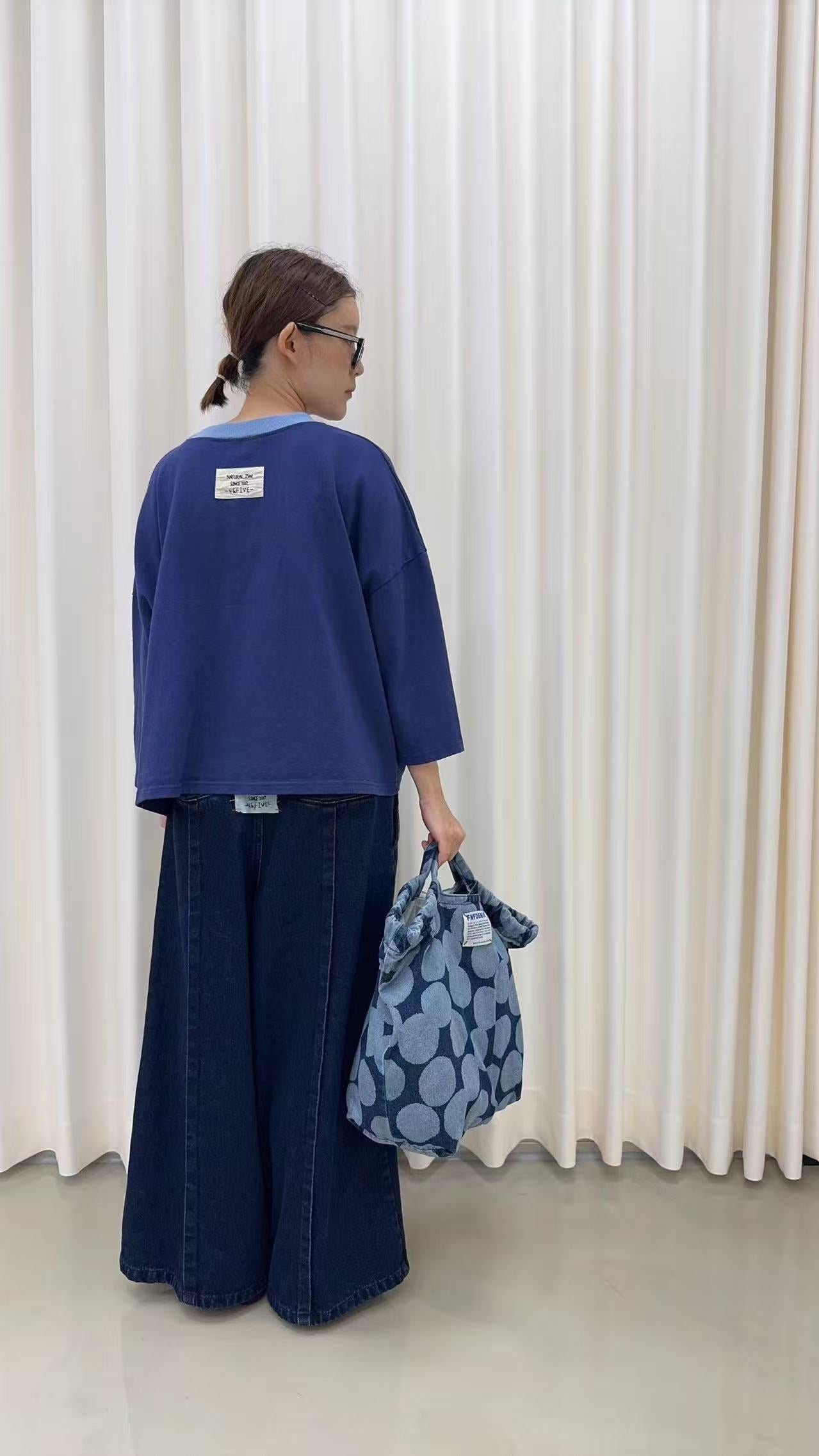 韓國直送Retro Floral Drop-Shoulder Tee