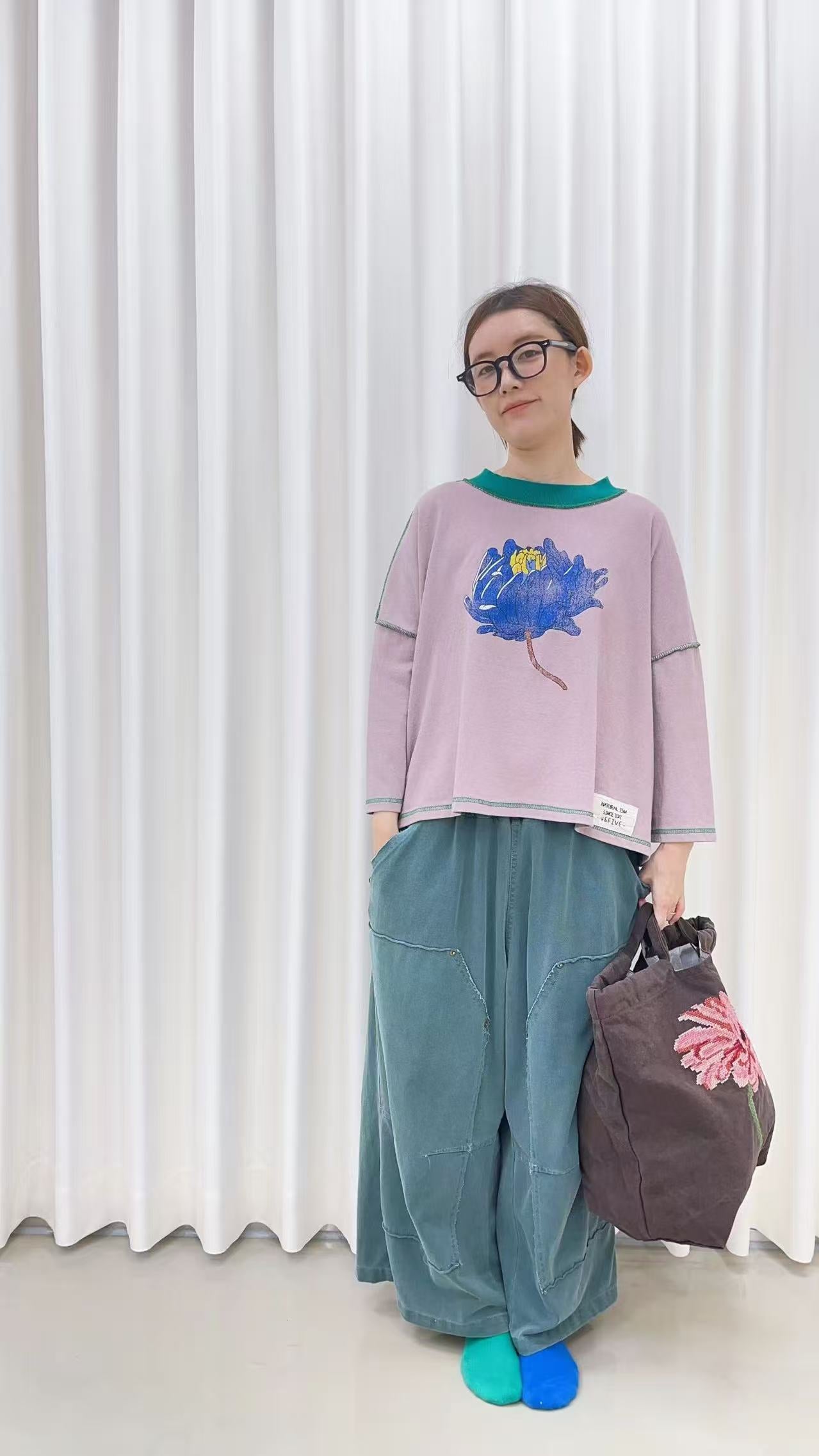 韓國直送Retro Floral Drop-Shoulder Tee