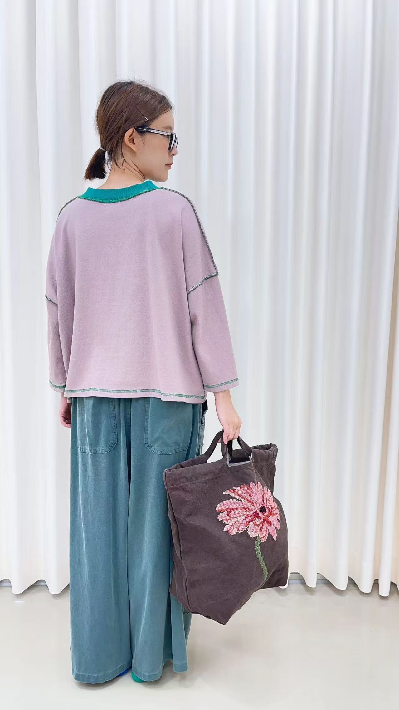韓國直送Retro Floral Drop-Shoulder Tee