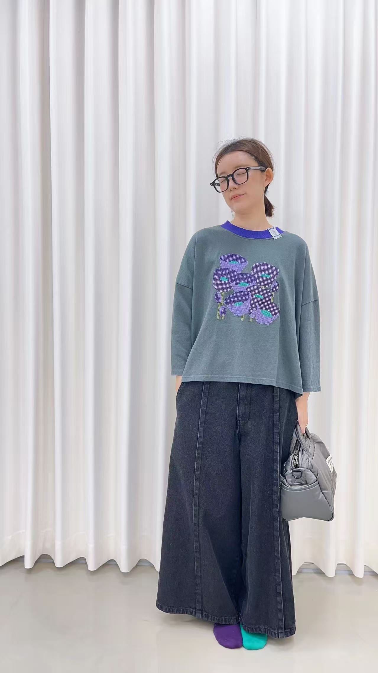 韓國直送Retro Floral Drop-Shoulder Tee