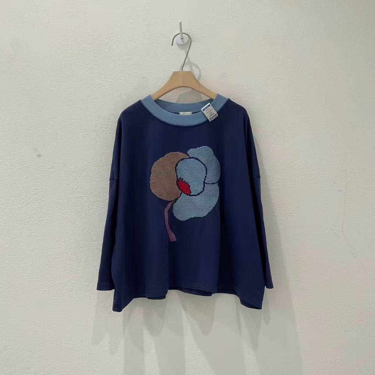 韓國直送Retro Floral Drop-Shoulder Tee