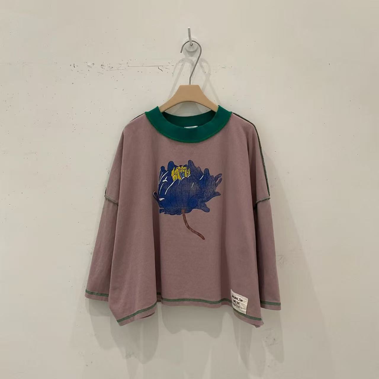 韓國直送Retro Floral Drop-Shoulder Tee
