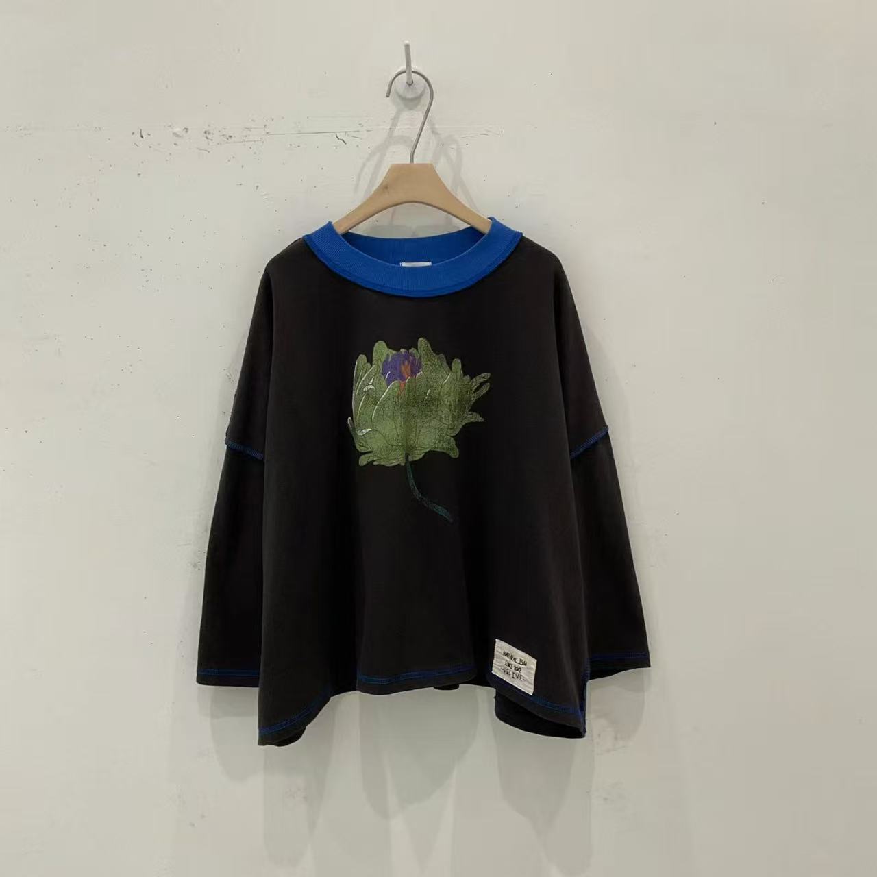 韓國直送Retro Floral Drop-Shoulder Tee