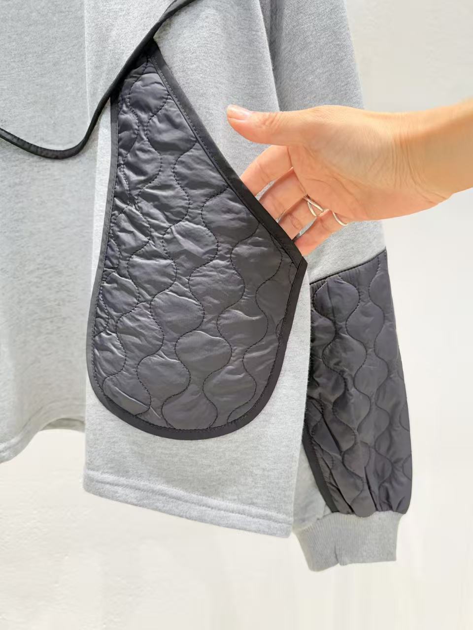 韓國直送Quilted Pocket Contrast Sweatshirt