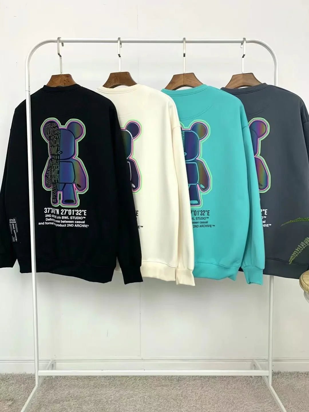 韓國直送🇰🇷 2ND ARCHIVE Aurora Half Bear Sweatshirt - HLY &amp; CHOCCICO