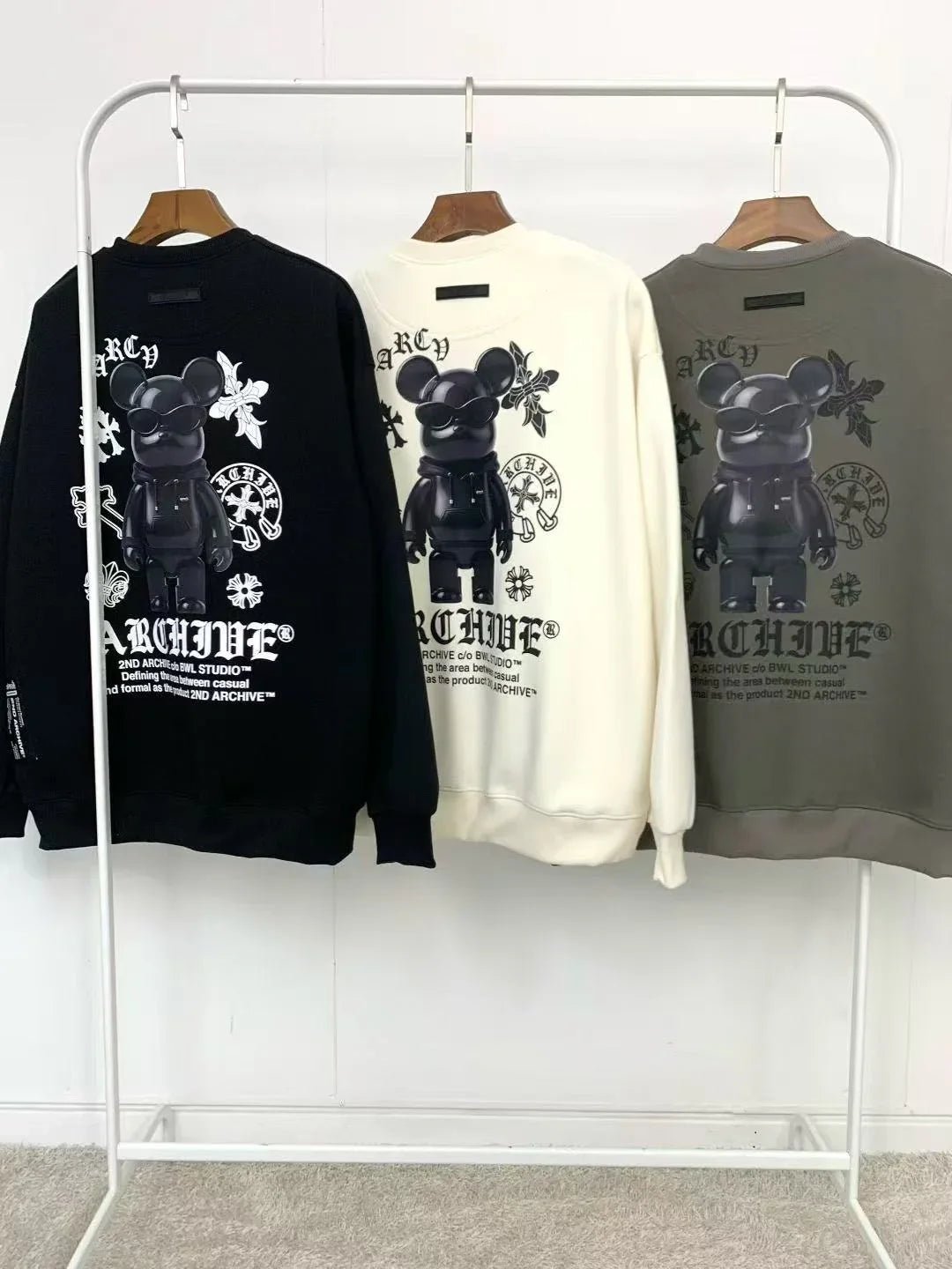 韓國直送 2ND ARCHIVE Black Cross Bear Sweatshirt - HLY &amp; CHOCCICO