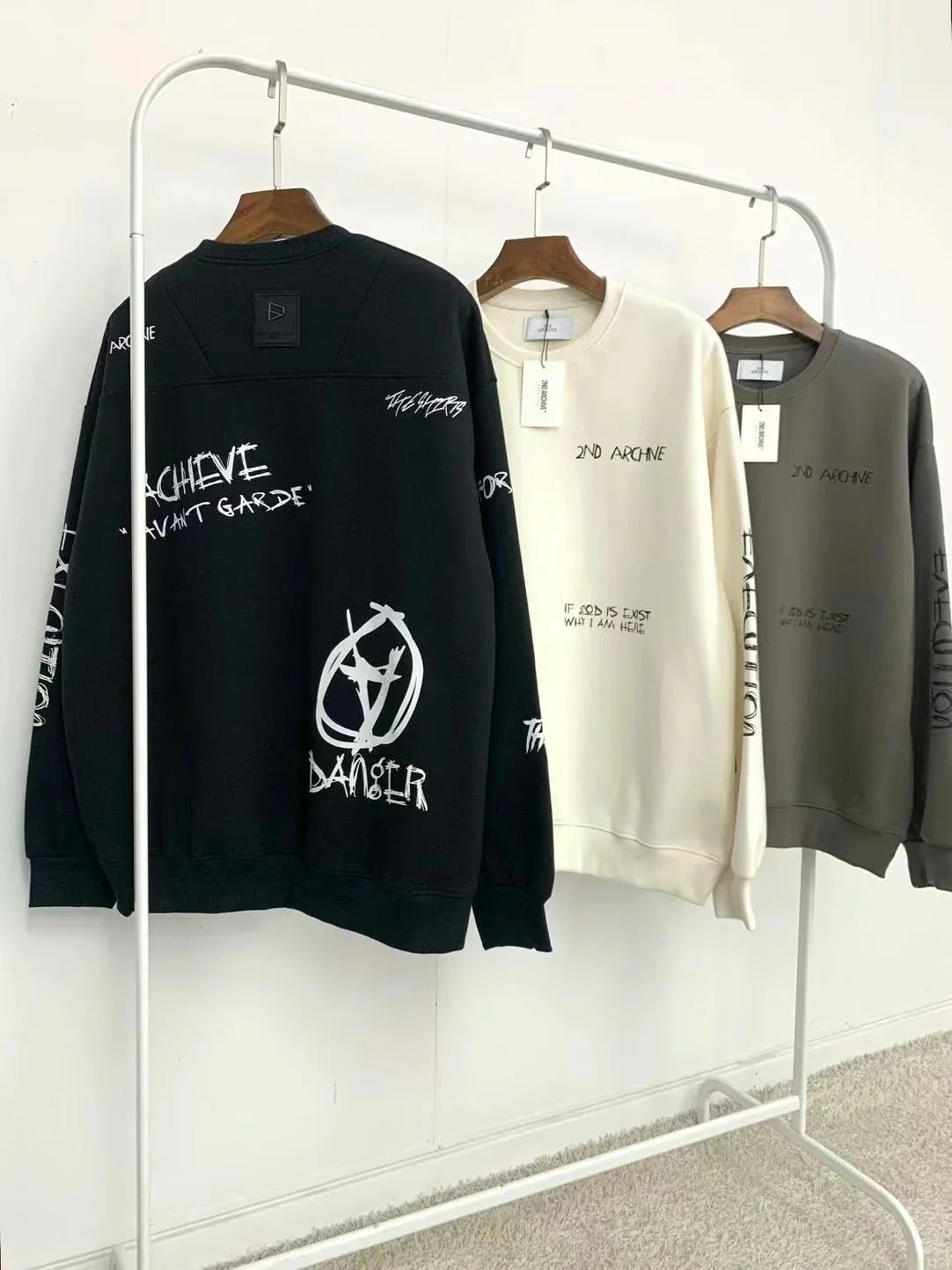 韓國直送🇰🇷 2ND ARCHIVE Danger Sweatshirt - HLY &amp; CHOCCICO