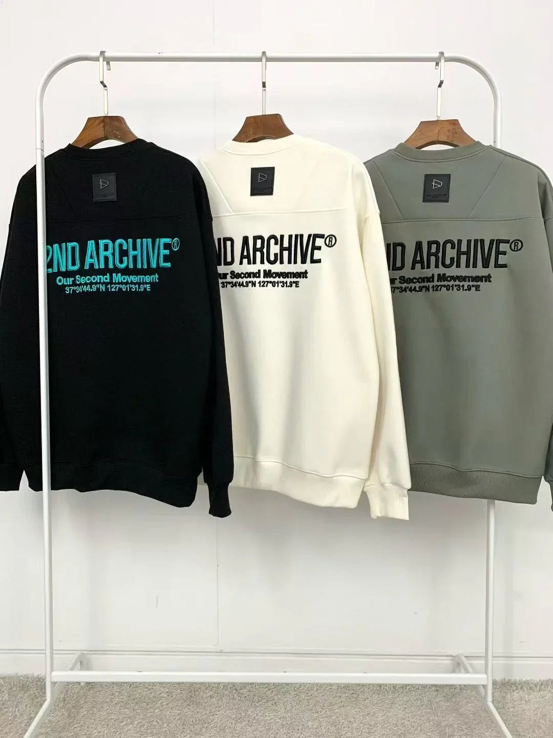 韓國直送🇰🇷 2ND ARCHIVE Logo Embroidered Sweatshirt - HLY &amp; CHOCCICO