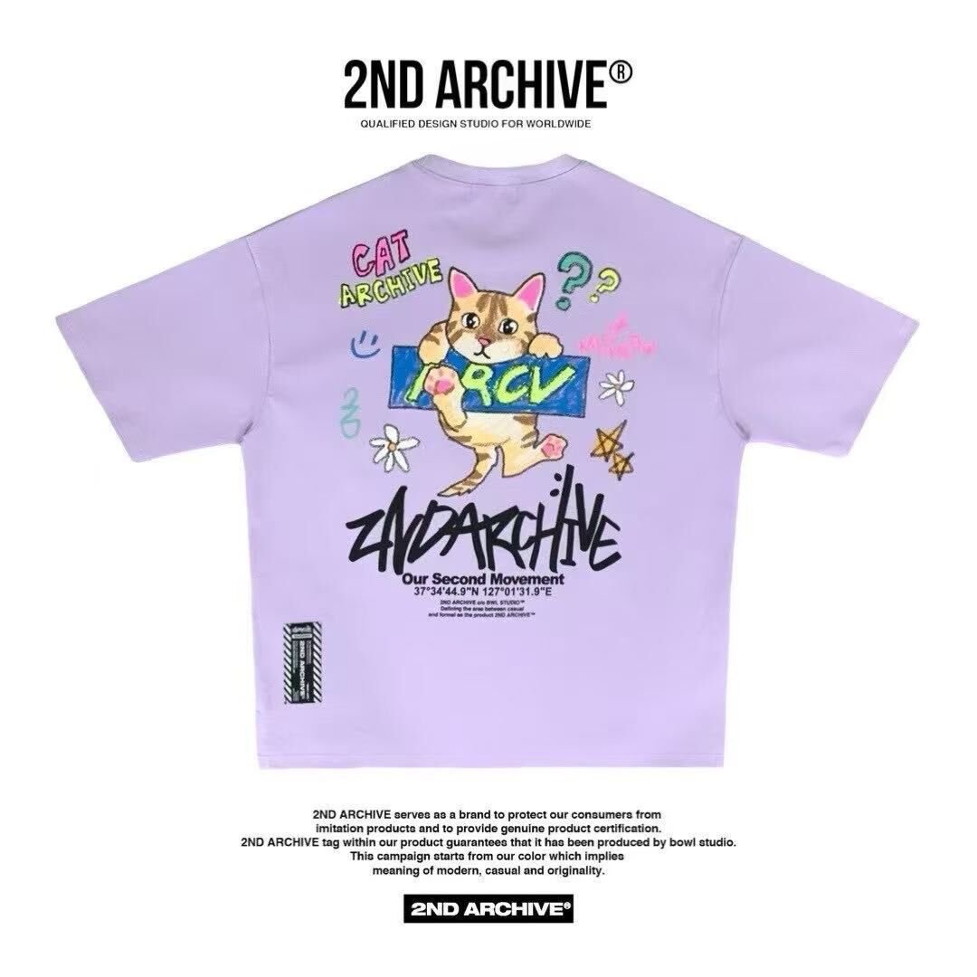 韓國直送 2ND ARCHIVE Monthly Cat Crayon Tee - HLY & CHOCCICO