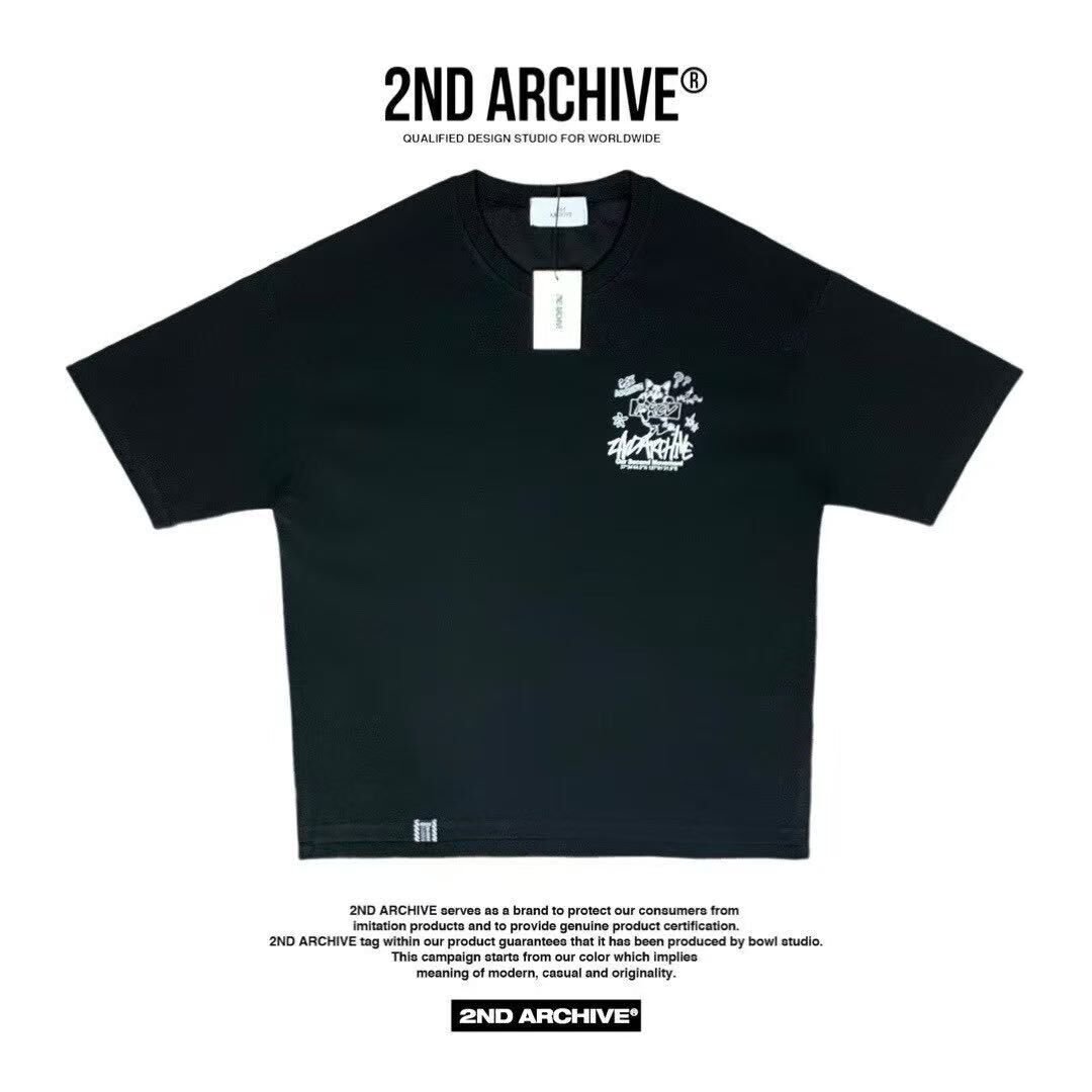 韓國直送 2ND ARCHIVE Monthly Cat Crayon Tee - HLY & CHOCCICO