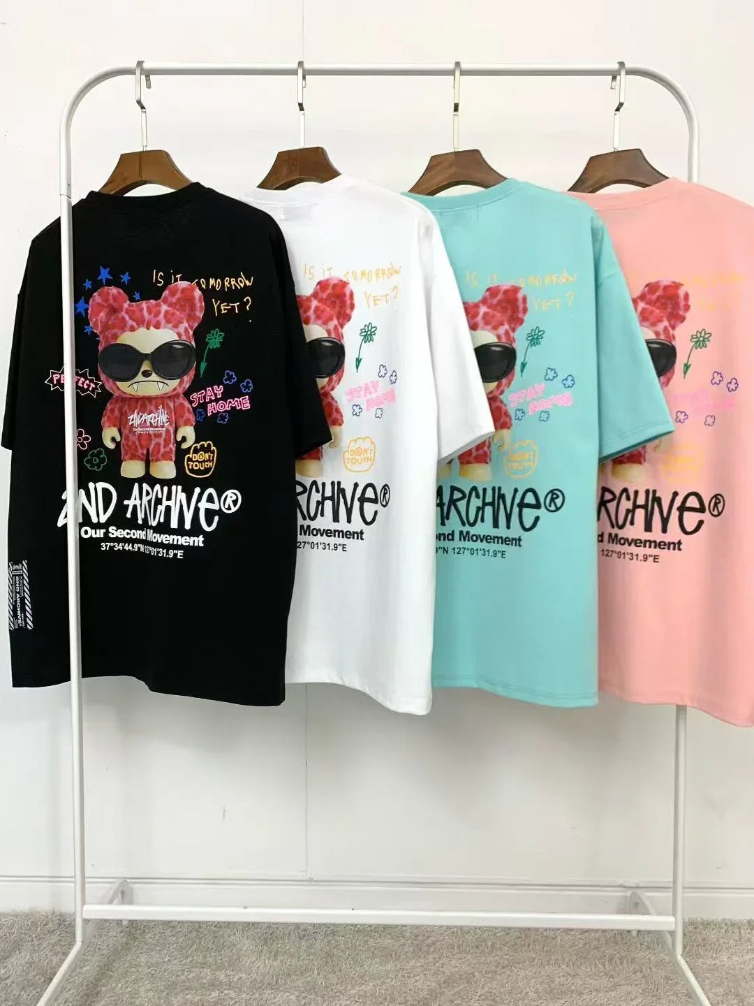 韓國直送🇰🇷 2ND ARCHIVE Pink Sunglasses Tee - HLY &amp; CHOCCICO