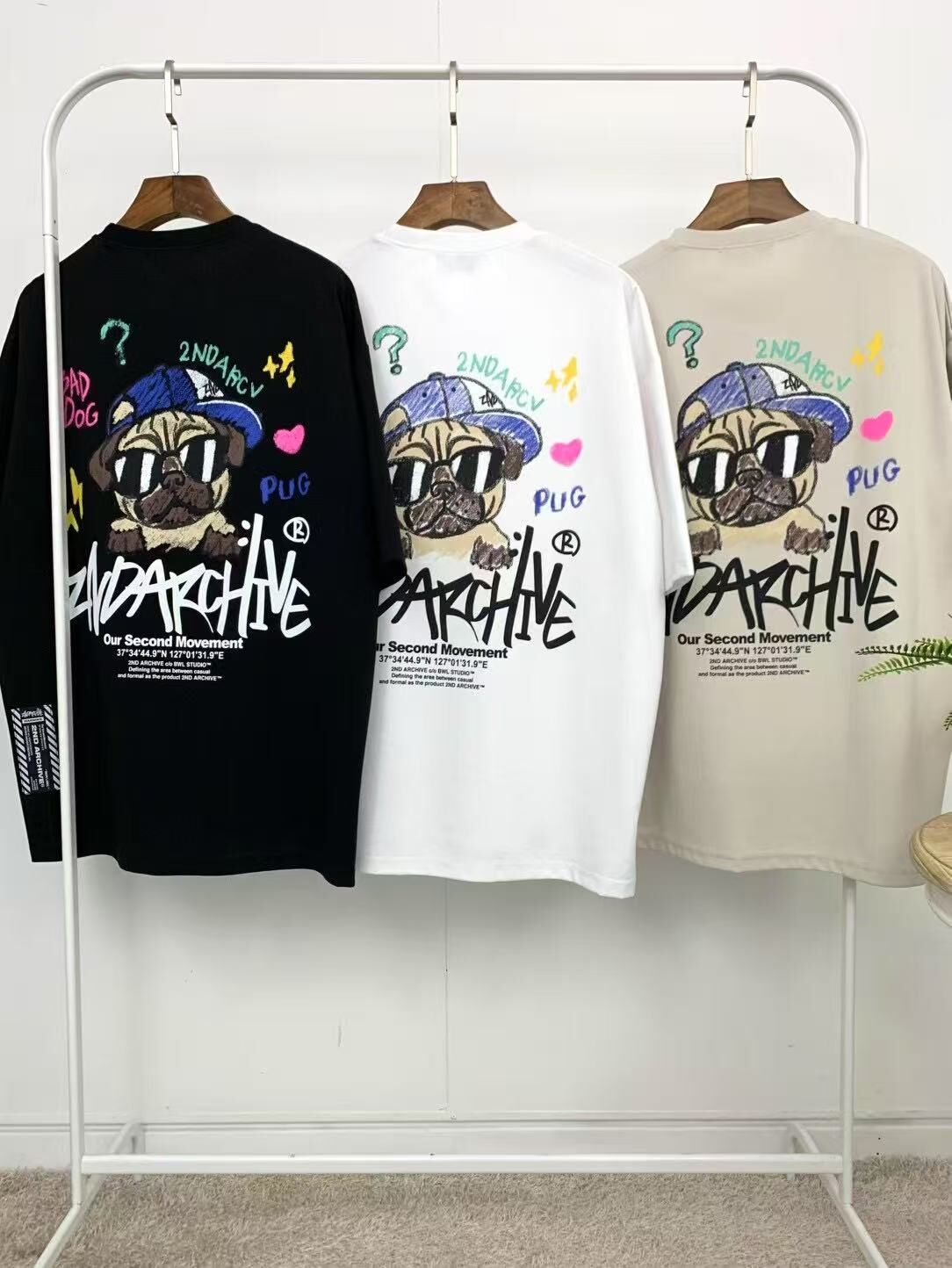 韓國直送 2ND ARCHIVE Pug Crayon Tee - HLY & CHOCCICO