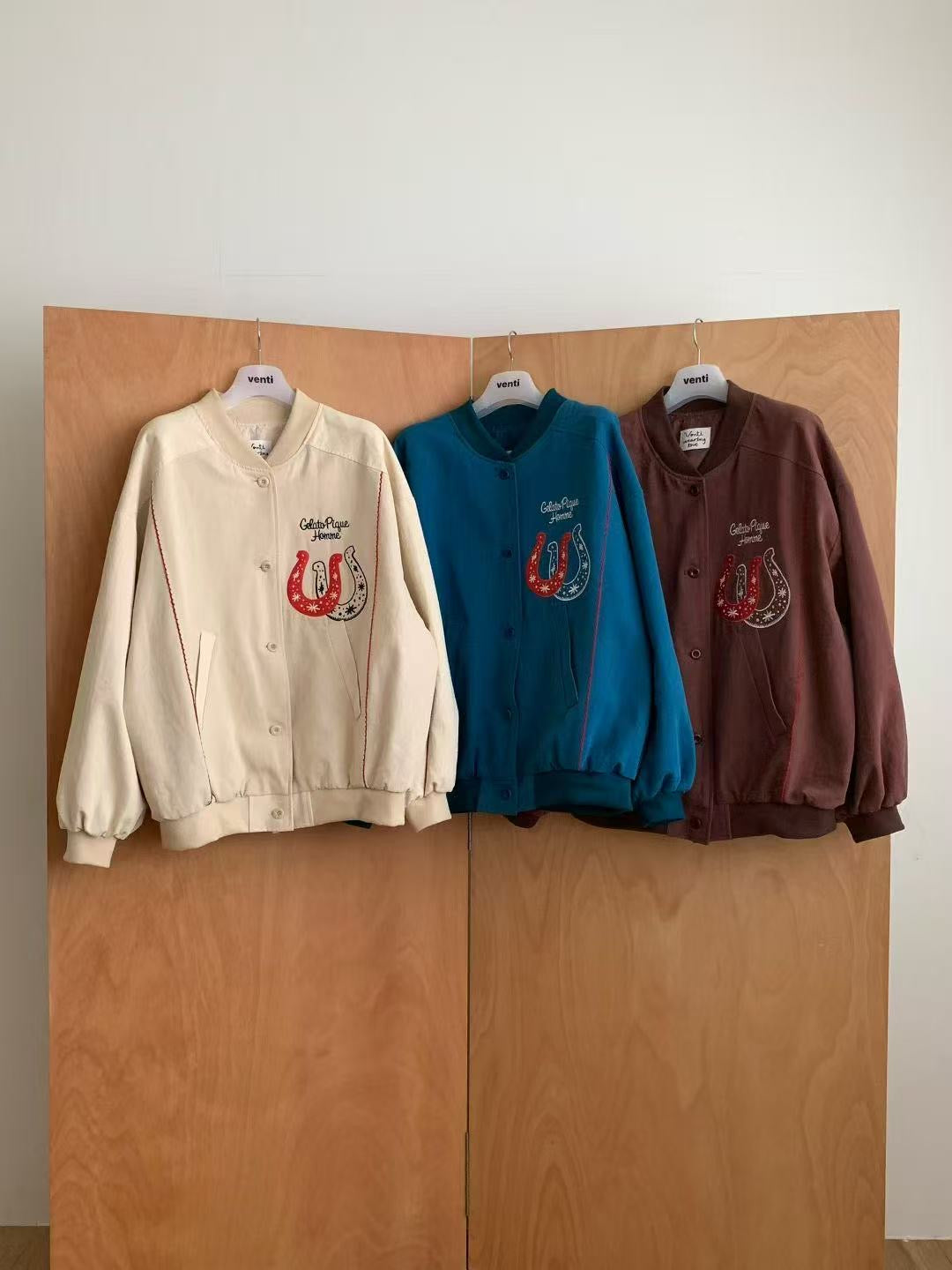 韓國直送Graphic Bomber Jacket - HLY &amp; CHOCCICO