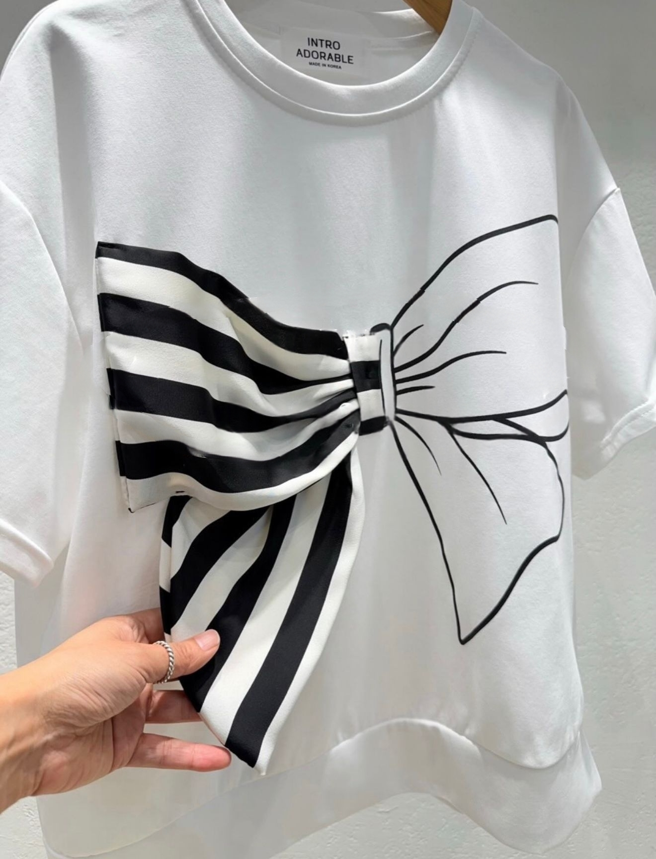 韓國直送The Monochrome Muse Bow Tee