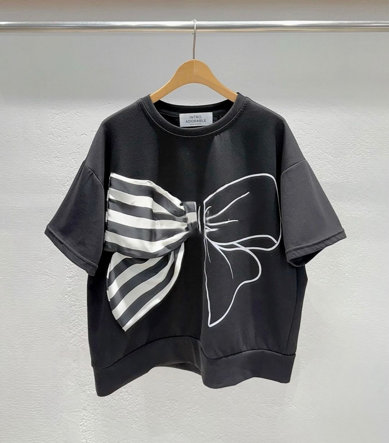 韓國直送The Monochrome Muse Bow Tee