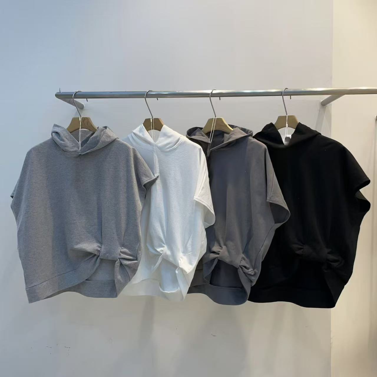 韓國直送Chic Hoodie Tee - HLY &amp; CHOCCICO