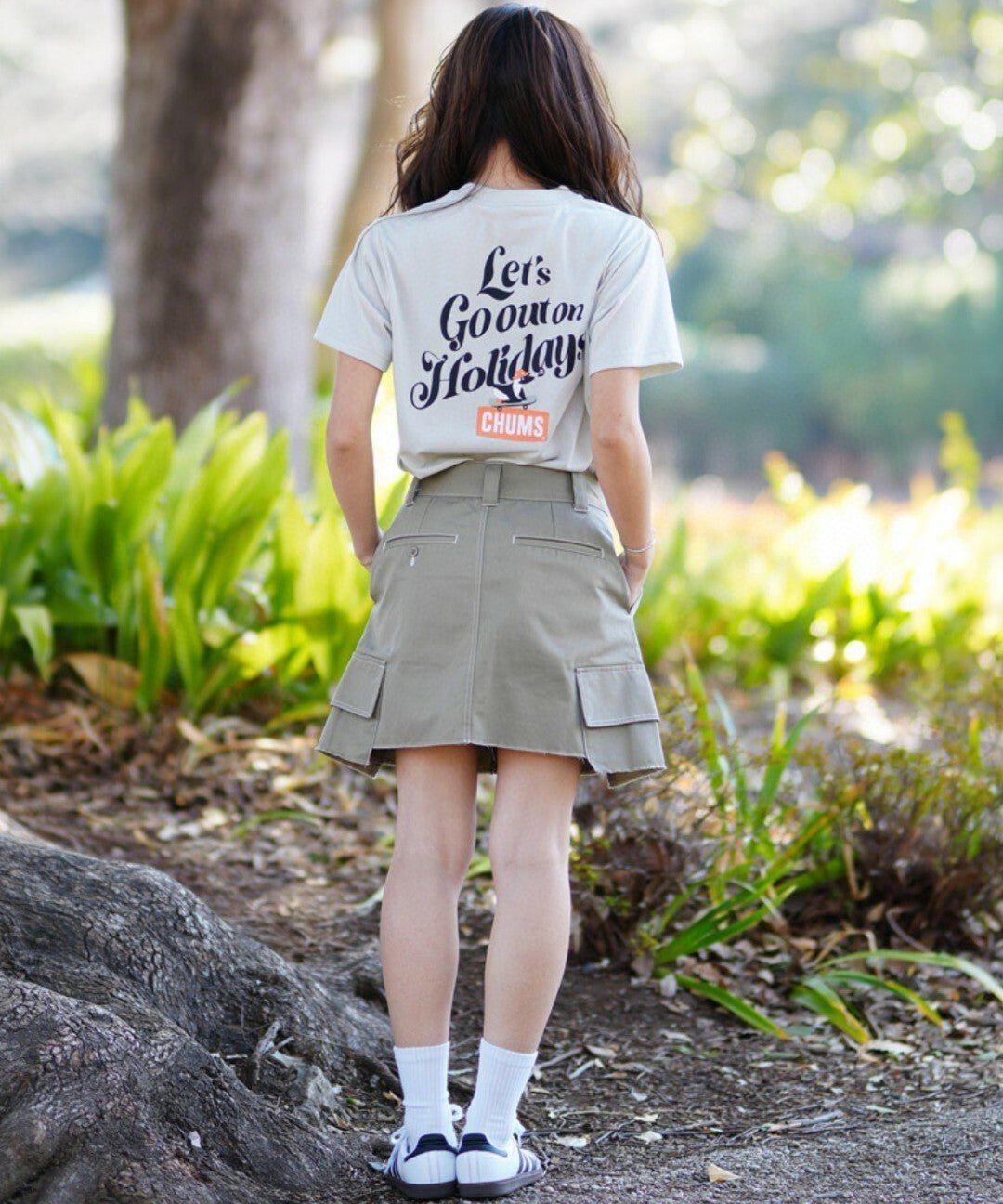 CHUMS Let's go out on holiday tee -4 Color - HLY & CHOCCICO