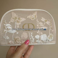 新鮮滾熱辣🔥 D i o r UK官方櫃枱繡花Makeup Pouch - HLY & CHOCCICO