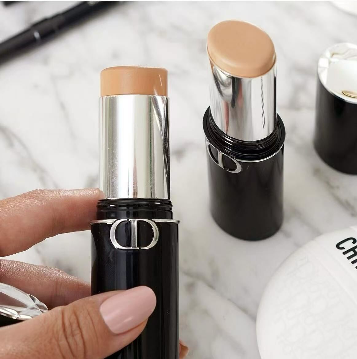 DIOR 恆久貼肌柔焦粉底棒多用途粉底棒 - HLY & CHOCCICO