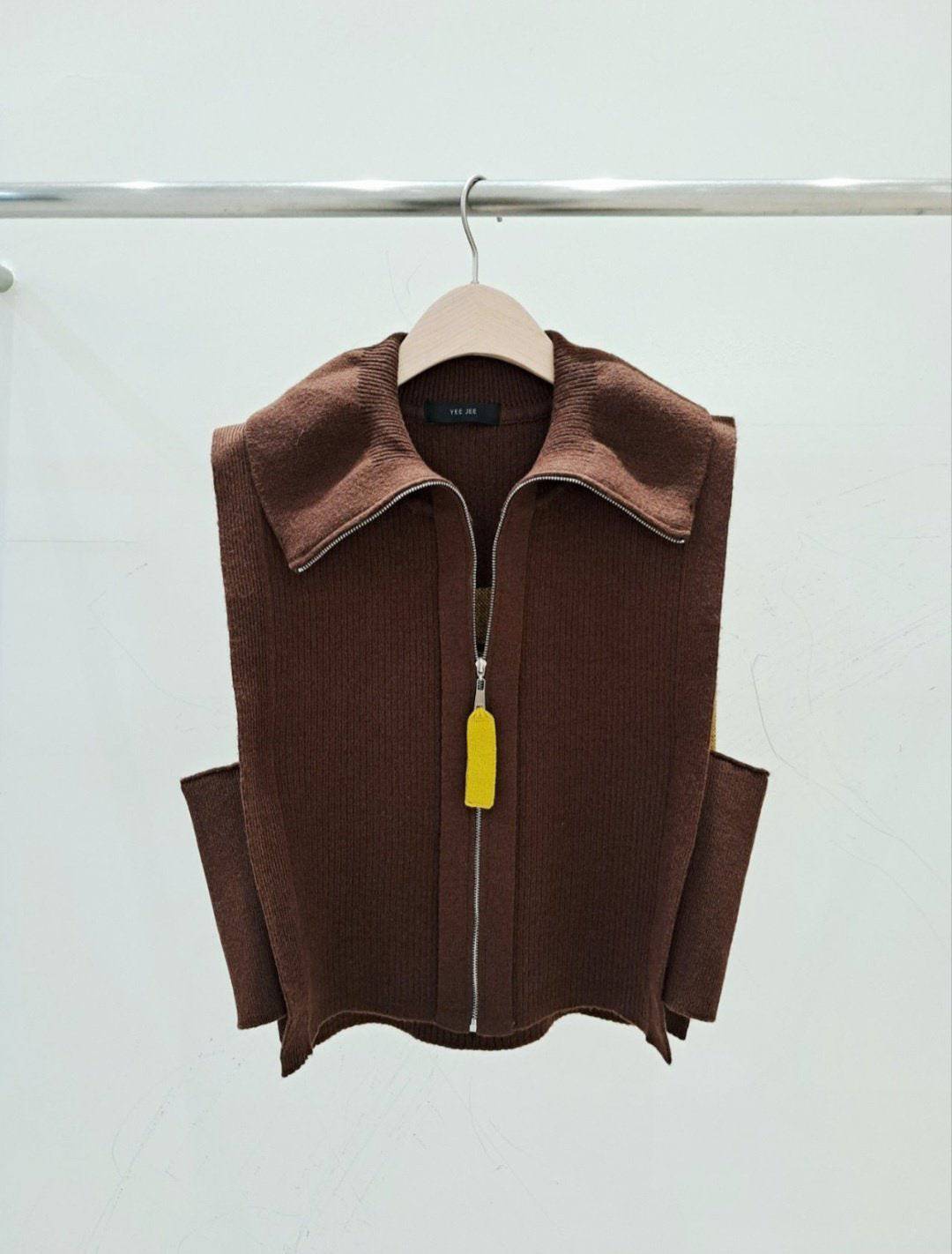 韓國直送Embroidered Vest - HLY & CHOCCICO