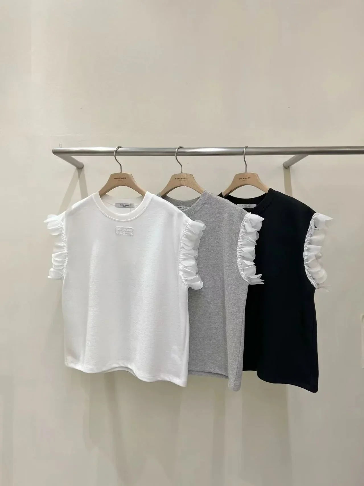 韓國直送Frill Accent Top - HLY &amp; CHOCCICO