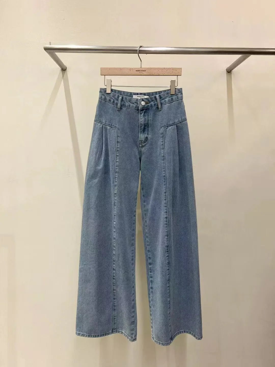 韓國直送High - Waisted Relaxed Jeans - HLY &amp; CHOCCICO
