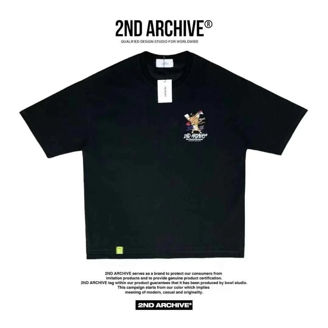 Black short sleeve t-shirt with small fox logo and 2ND ARCHIVE text on chest.