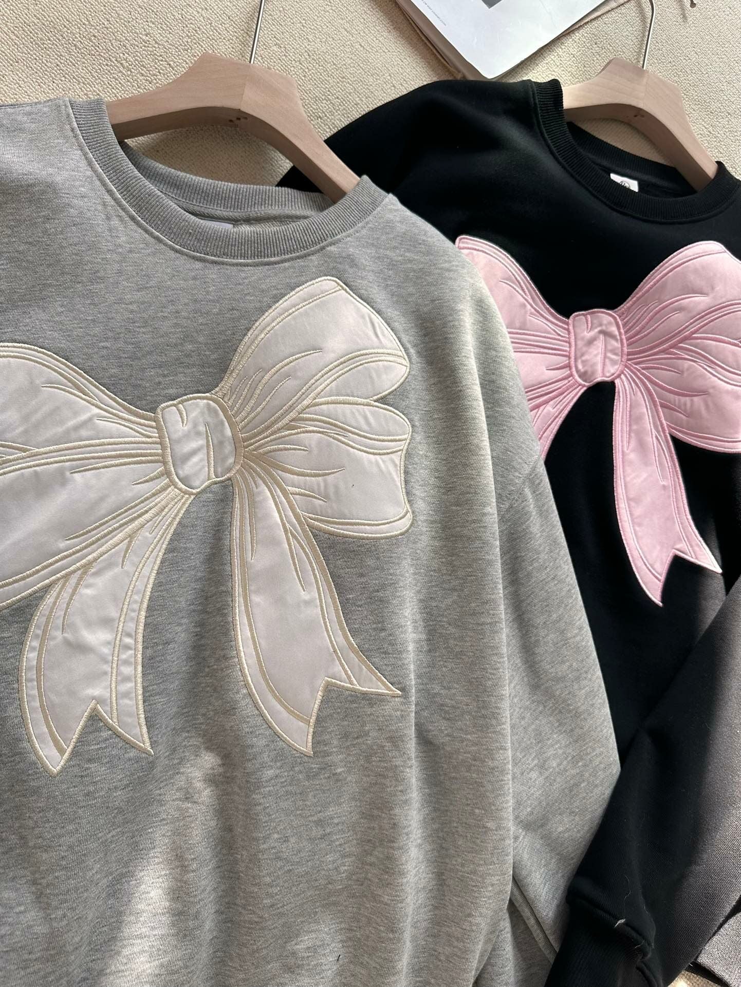 韓國潮牌RonRon bow sweatshirt - 2 Color - HLY &amp; CHOCCICO