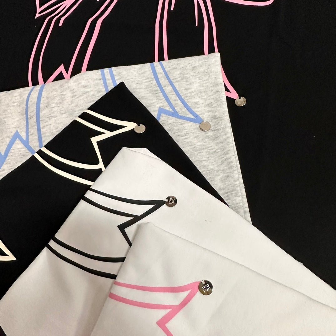 【一口價$282/件】韓國潮牌RonRon BIG RIBBON LINE T SHIRT  -5 Color - HLY & CHOCCICO