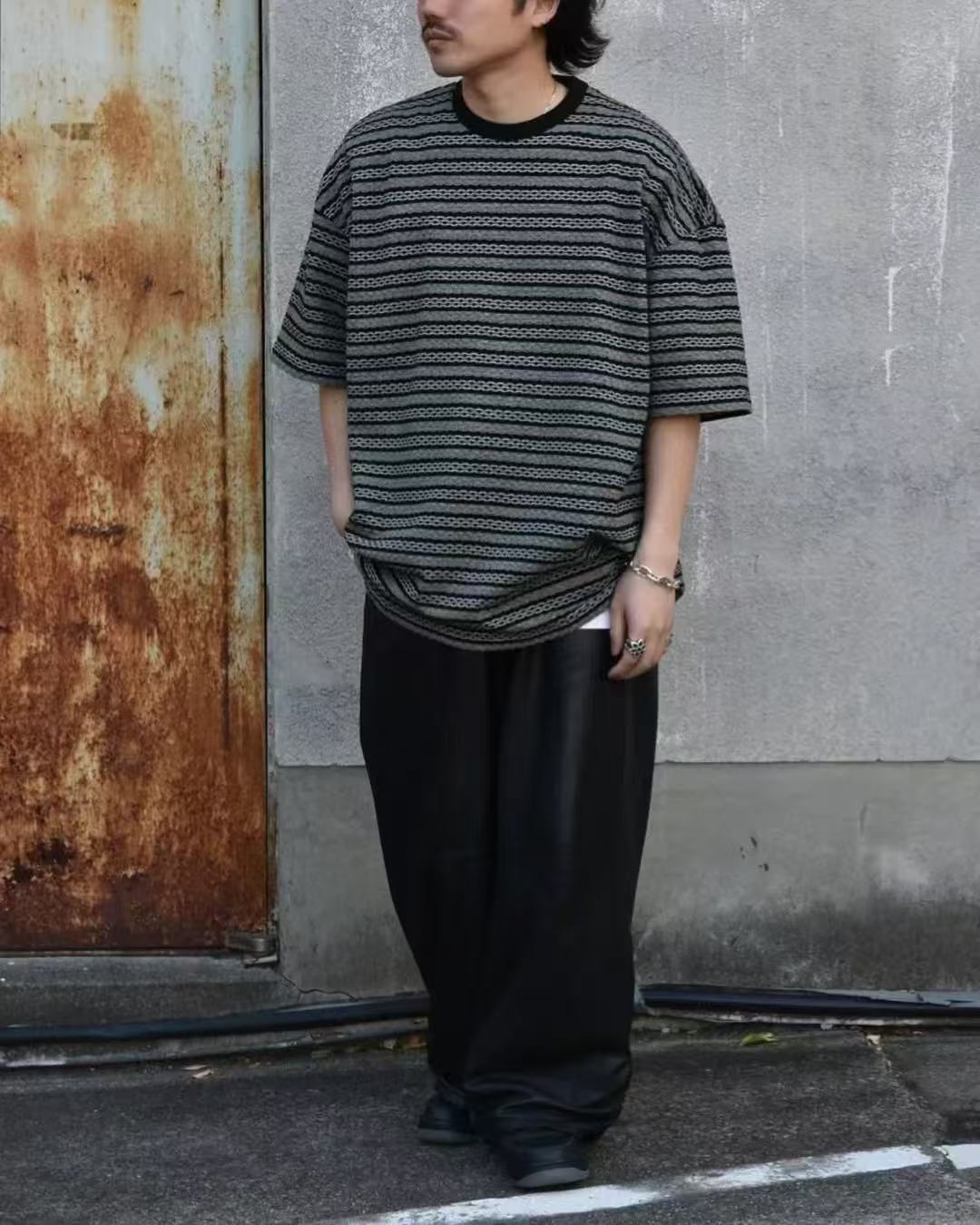 Jacquard Border Tee HLY &amp; CHOCCICO