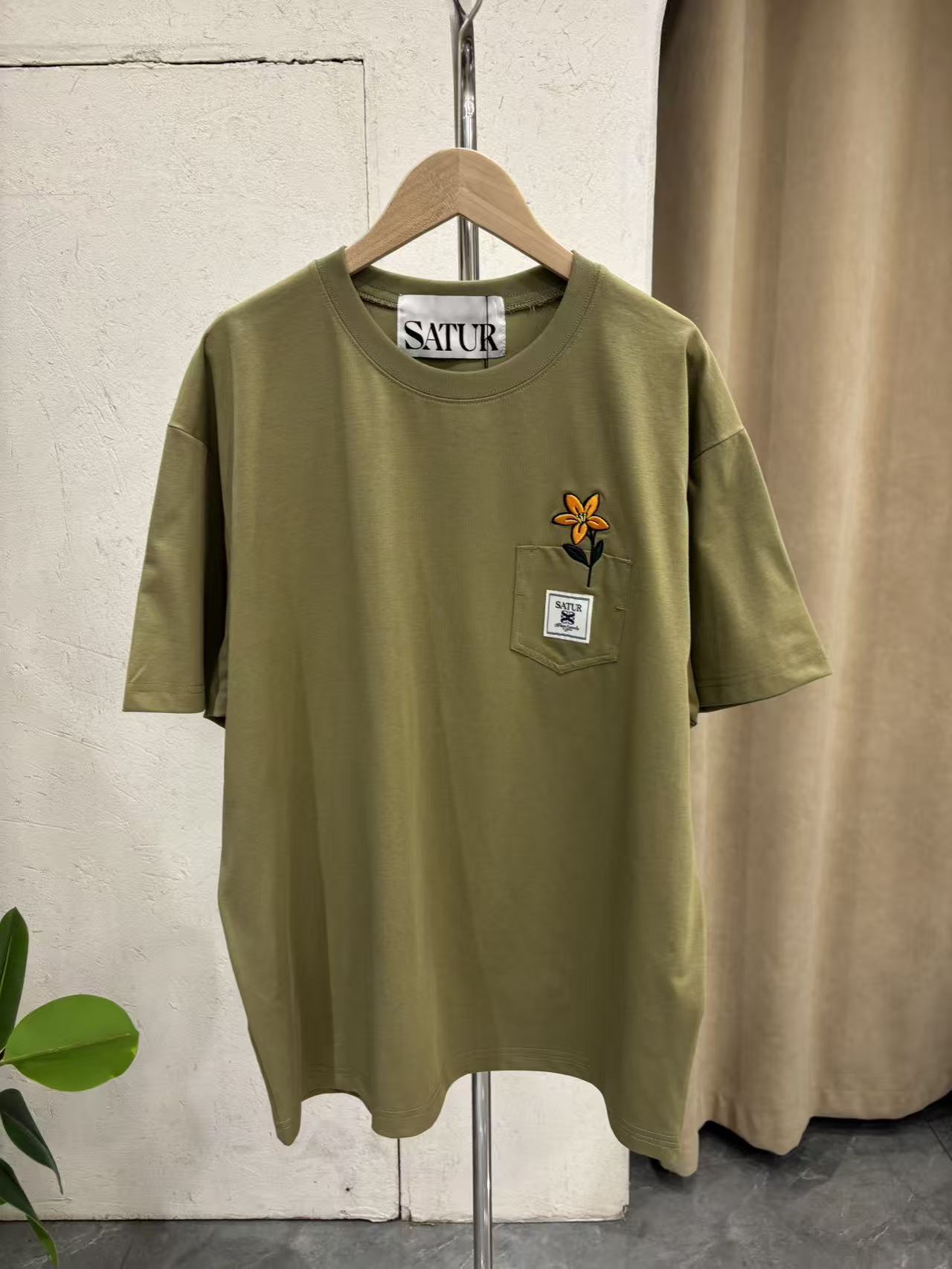 Korea Satur Flower Pocket Tee