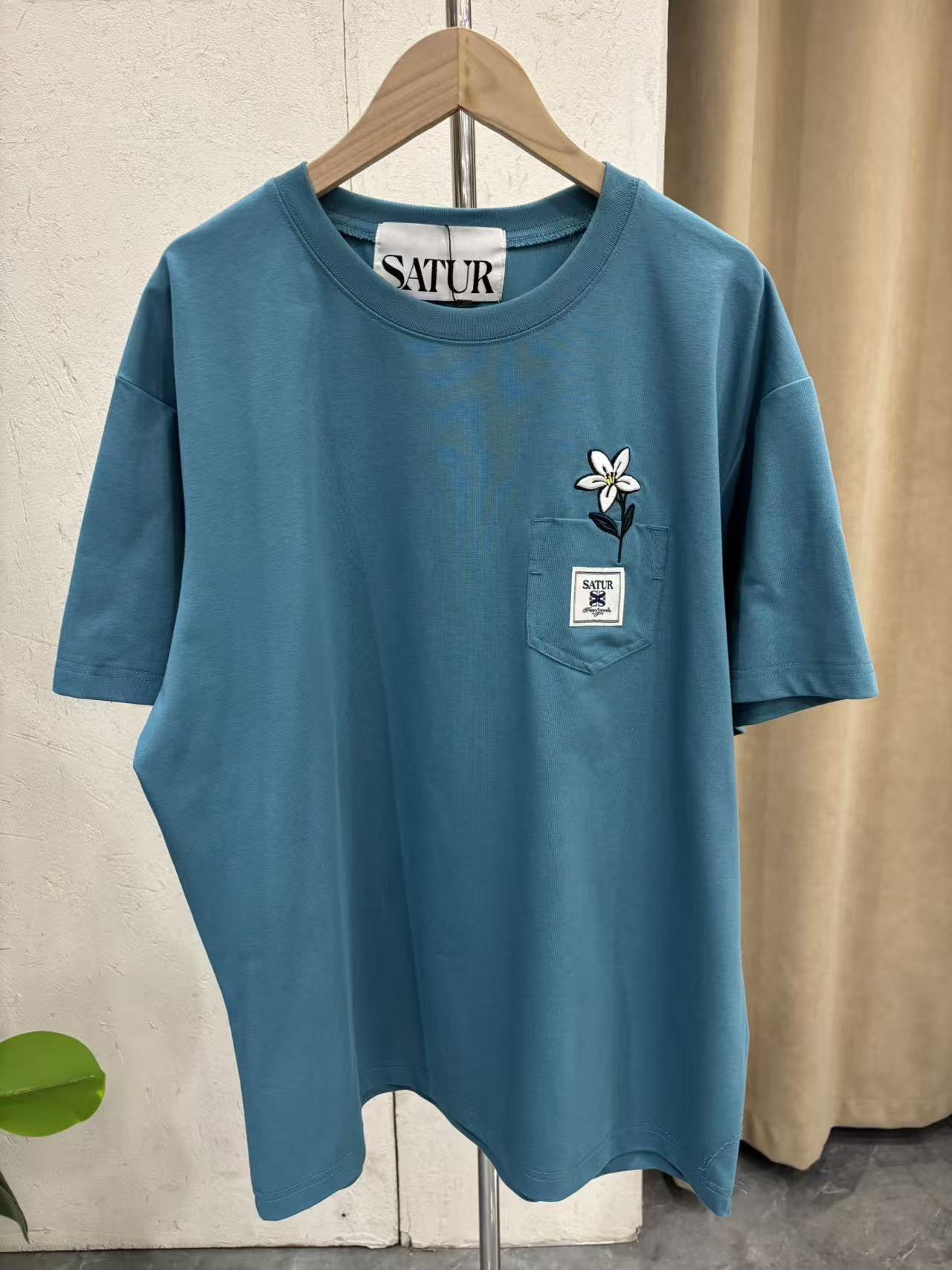 Korea Satur Flower Pocket Tee