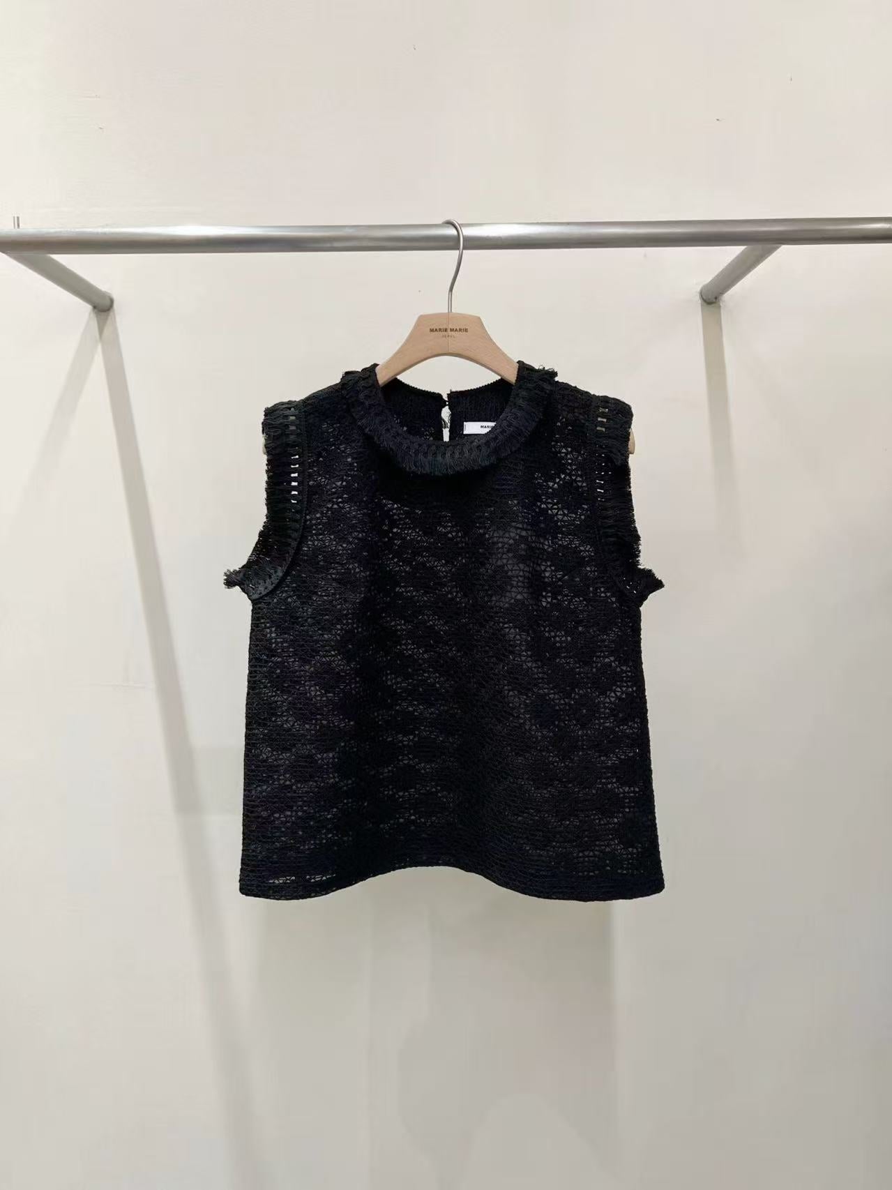 韓國直送Lace Trim Sleeveless Top - HLY &amp; CHOCCICO