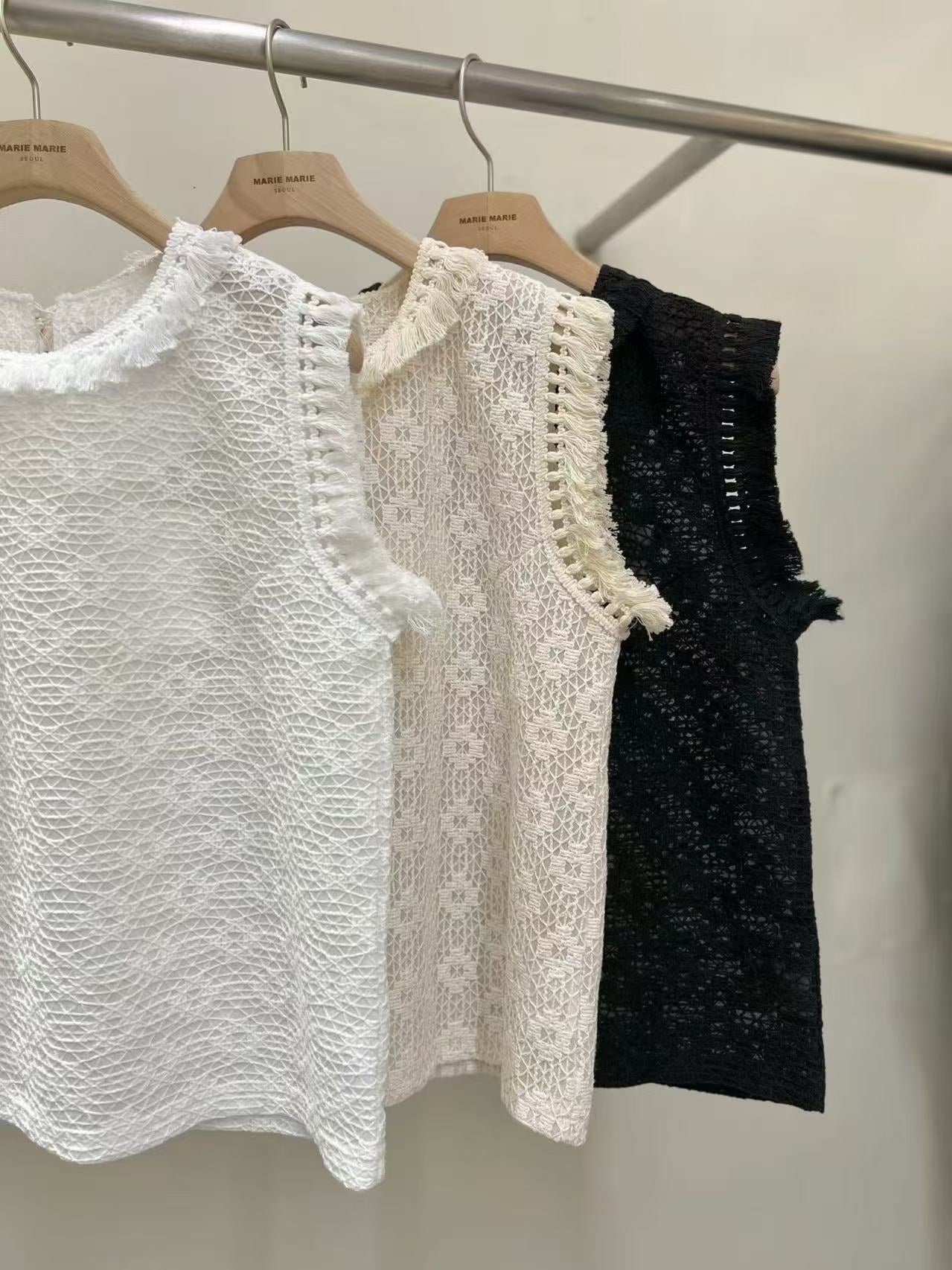 韓國直送Lace Trim Sleeveless Top - HLY &amp; CHOCCICO