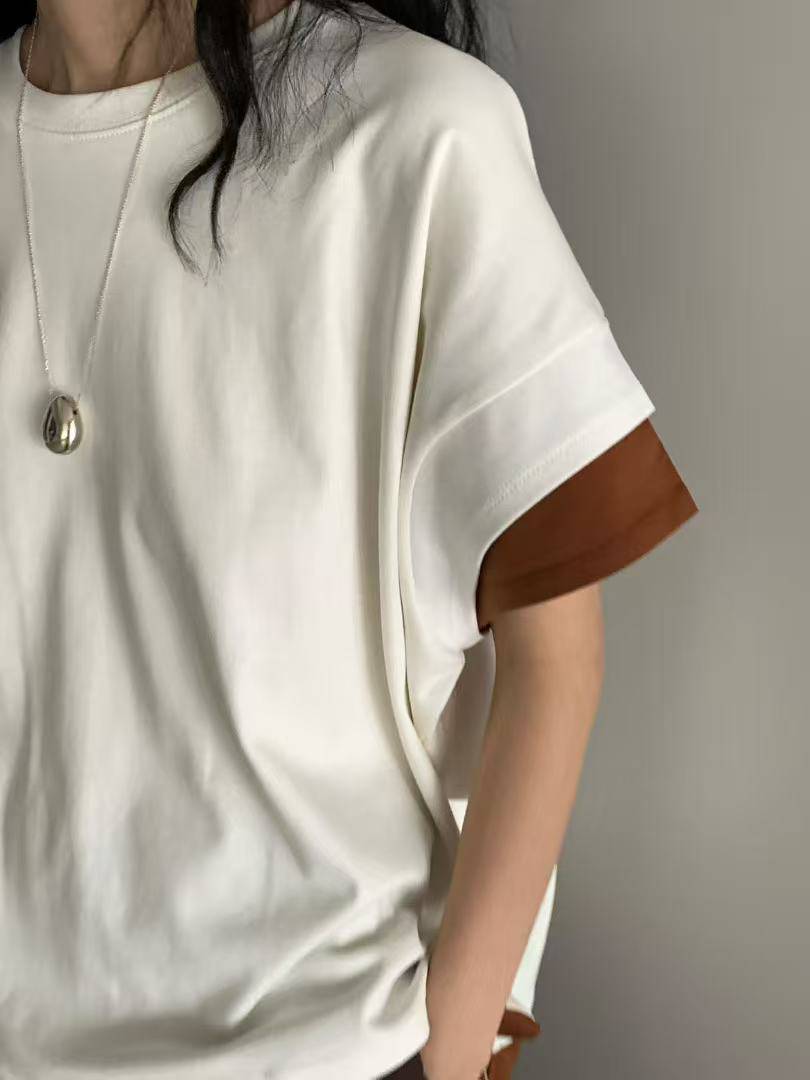 韓國直送Layered Contrast Tee ／Flowy A - Line Skirt - HLY & CHOCCICO