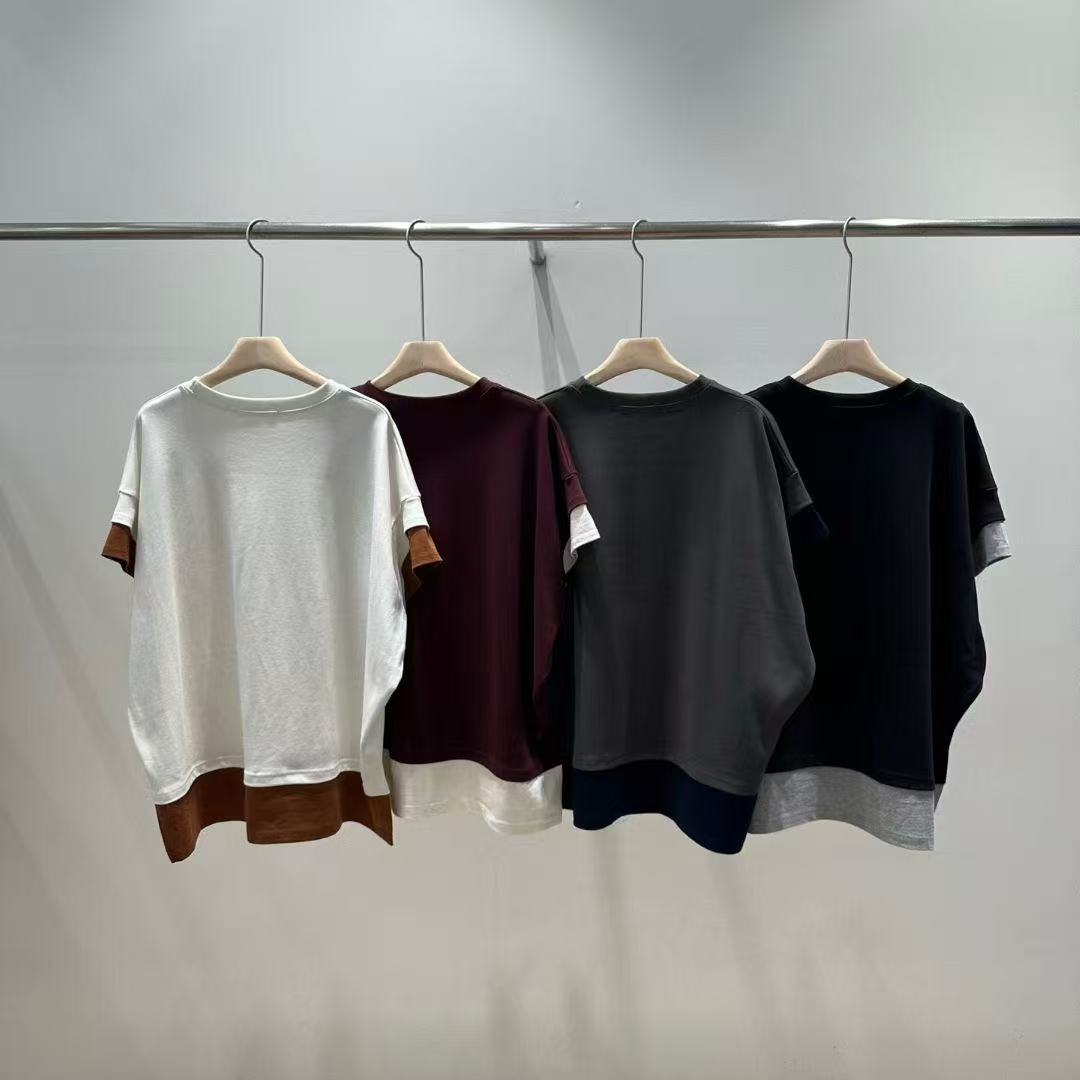 韓國直送Layered Contrast Tee ／Flowy A - Line Skirt - HLY & CHOCCICO