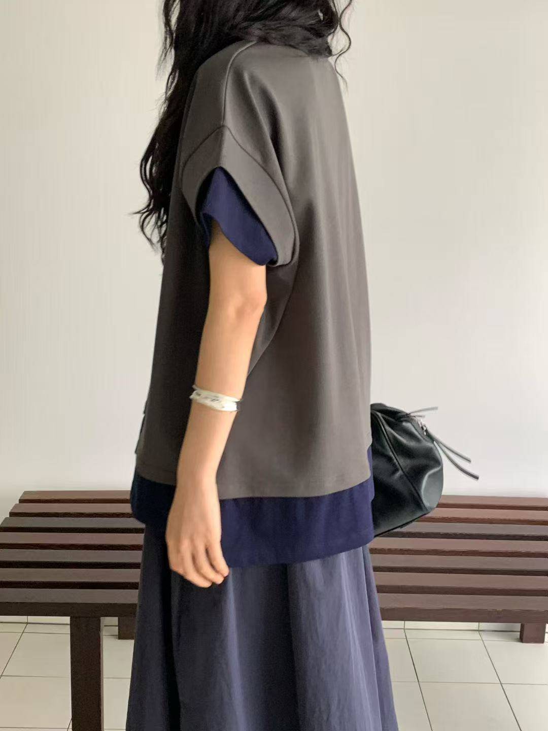 韓國直送Layered Contrast Tee ／Flowy A - Line Skirt - HLY & CHOCCICO