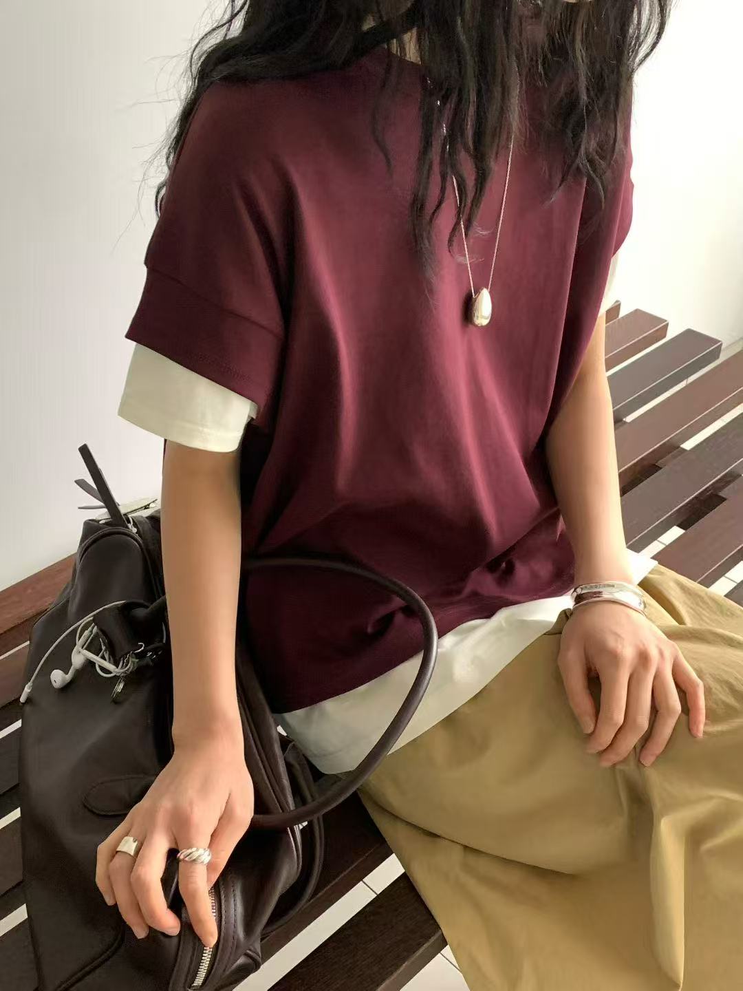 韓國直送Layered Contrast Tee ／Flowy A - Line Skirt - HLY & CHOCCICO