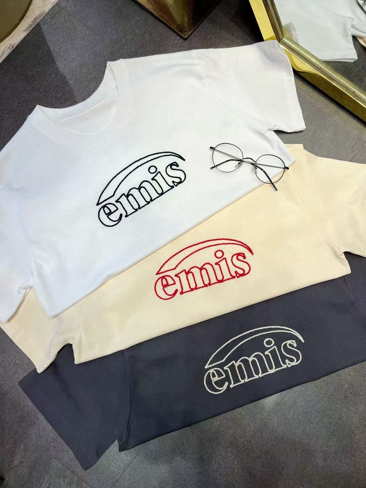 韓國直送Minimalist Emis Tee - HLY &amp; CHOCCICO