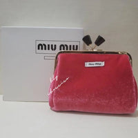 限量 ‼️  專櫃贈品Miu Miu 鈕扣散銀包化妝袋 HLY & CHOCCICO
