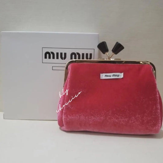 限量 ‼️  專櫃贈品Miu Miu 鈕扣散銀包化妝袋 HLY & CHOCCICO