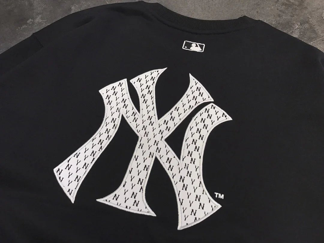 MLB Knit Unisex Sweatshirt - HLY &amp; CHOCCICO
