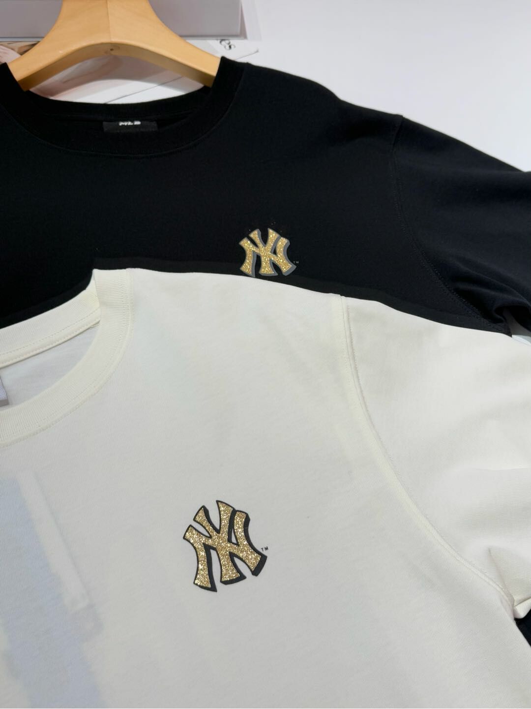 New Era year of the Snake Print Pattern Tee - HLY & CHOCCICO