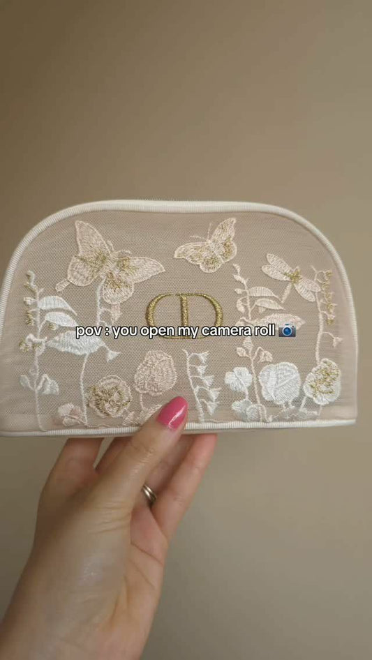 新鮮滾熱辣🔥 D i o r  UK官方櫃枱繡花Makeup Pouch