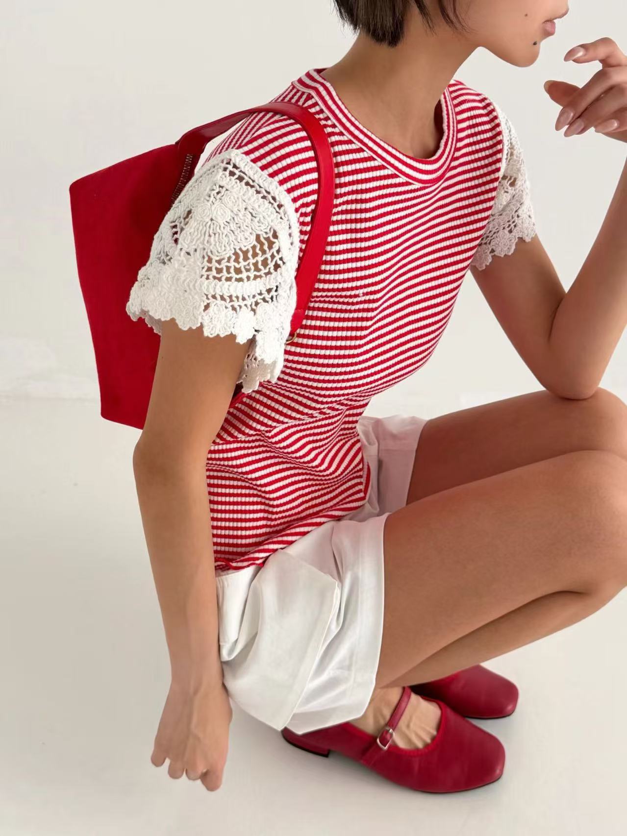 韓國直送Playful Striped Lace T-Shirt - HLY &amp; CHOCCICO