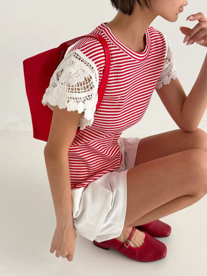 韓國直送Playful Striped Lace T-Shirt - HLY &amp; CHOCCICO