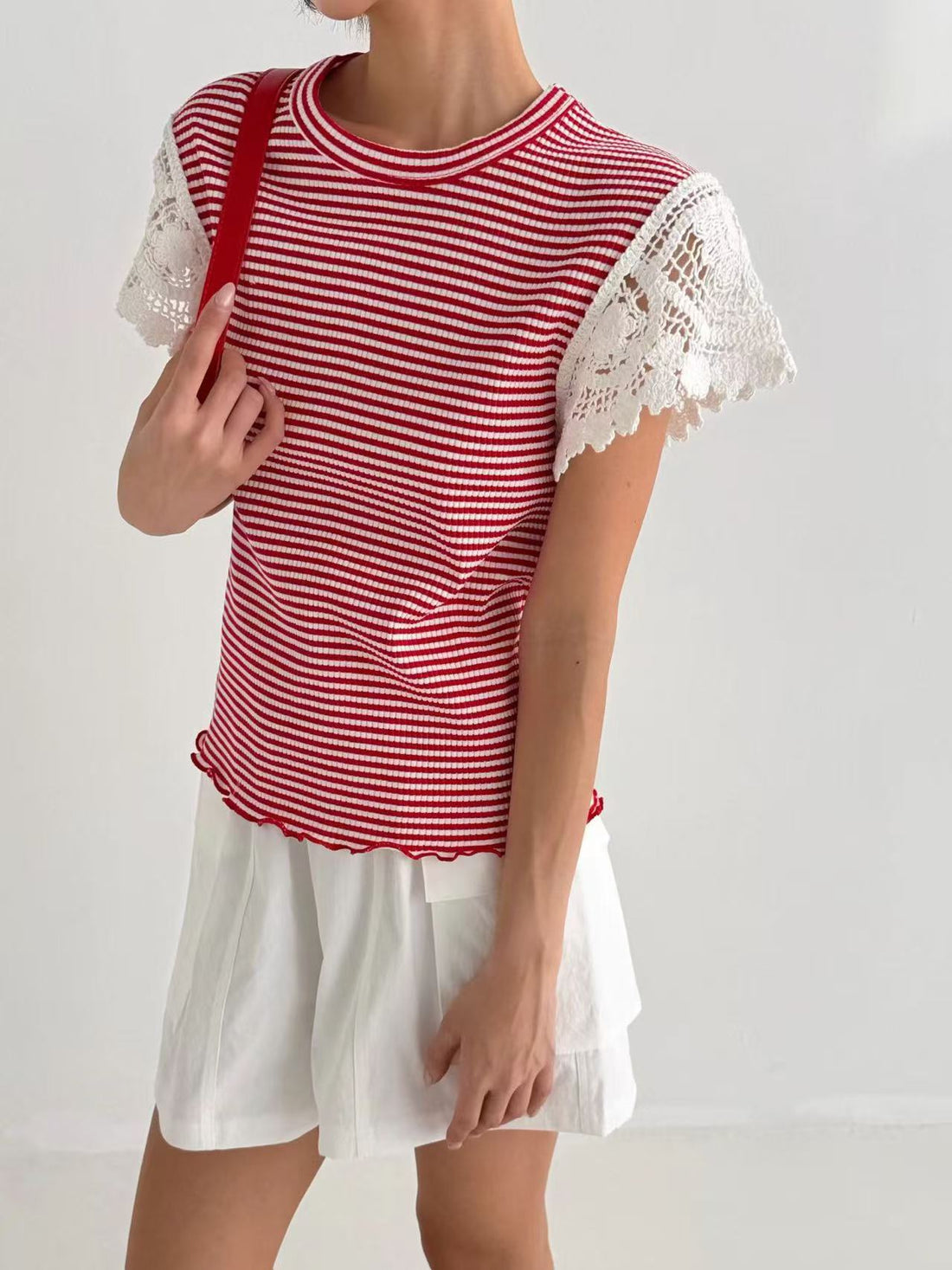 韓國直送Playful Striped Lace T-Shirt - HLY &amp; CHOCCICO